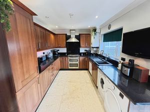 Kitchen- click for photo gallery